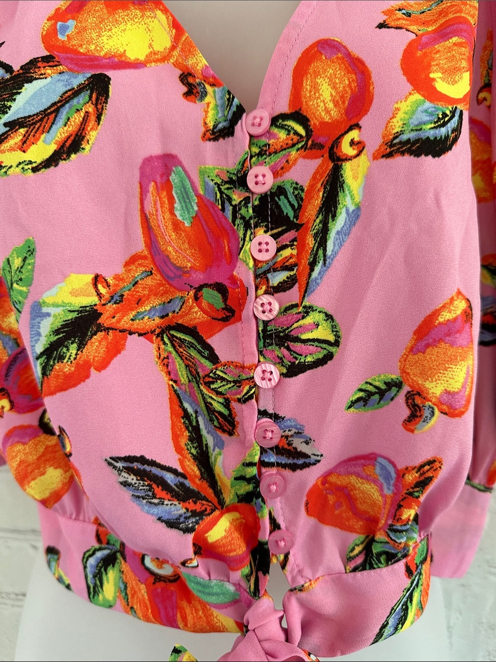 Joie NWT Bright Pink Tie-Front Button Down Fruit Print Crop Top size S - Picture 2 of 9